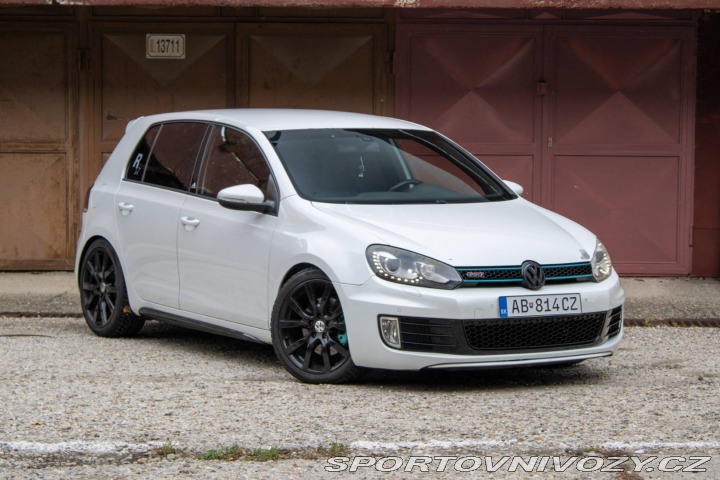 Volkswagen Golf GTI 2.0 TSi 155 kW Adida 2011