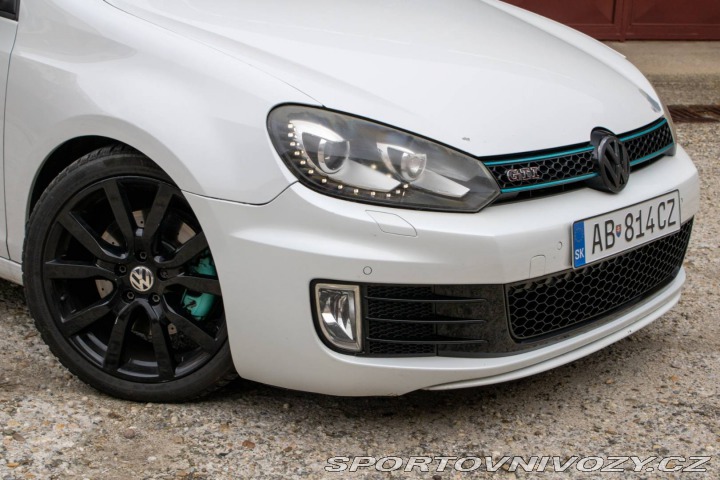 Volkswagen Golf GTI 2.0 TSi 155 kW Adida 2011