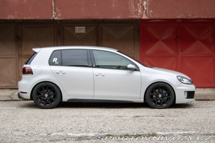 Volkswagen Golf GTI 2.0 TSi 155 kW Adida 2011