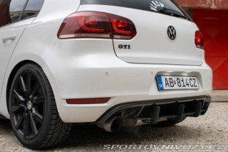 Volkswagen Golf GTI 2.0 TSi 155 kW Adida 2011