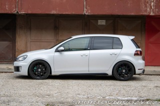 Volkswagen Golf GTI 2.0 TSi 155 kW Adida 2011