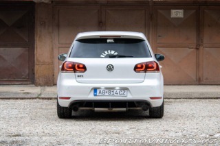 Volkswagen Golf GTI 2.0 TSi 155 kW Adida 2011