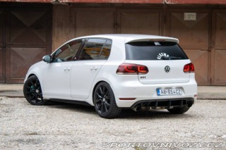 Volkswagen Golf GTI 2.0 TSi 155 kW Adida 2011