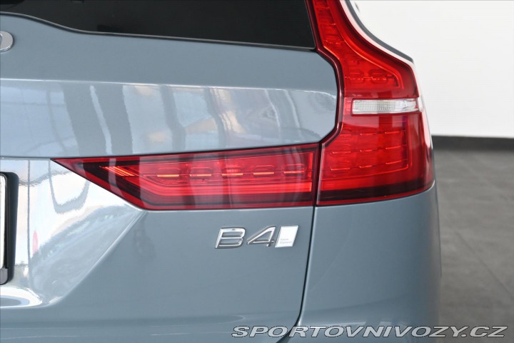 Volvo V60 2,0 B4 162 kW AT8 R-Desig 2022