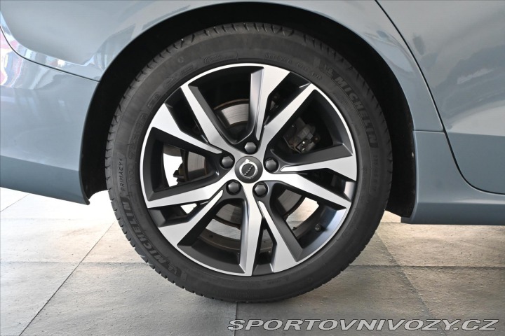 Volvo V60 2,0 B4 162 kW AT8 R-Desig 2022