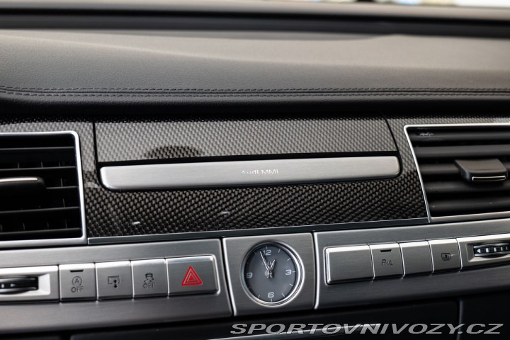 Audi S8  2016