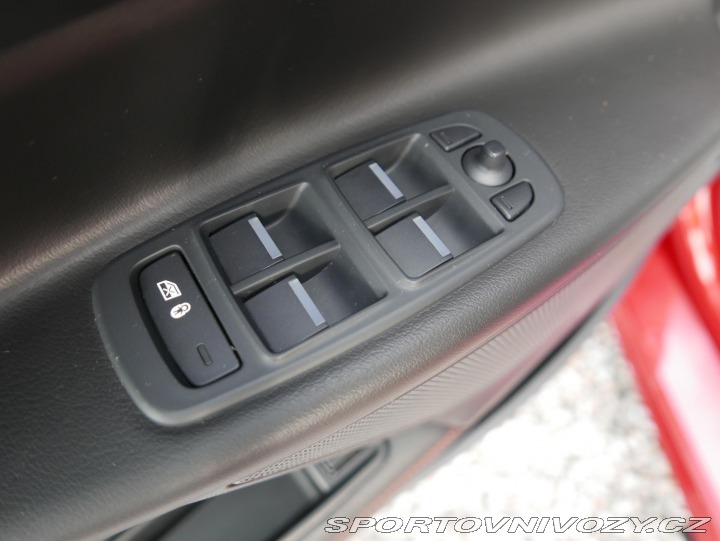 Jaguar XE 2,0 D 180 R-Sport REZERVA 2016