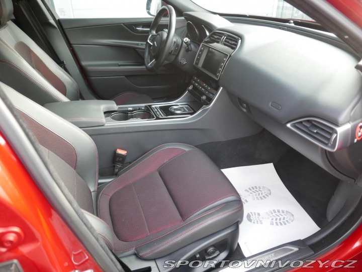 Jaguar XE 2,0 D 180 R-Sport REZERVA 2016