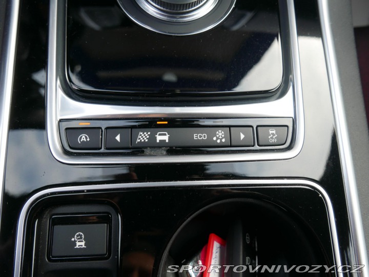 Jaguar XE 2,0 D 180 R-Sport REZERVA 2016