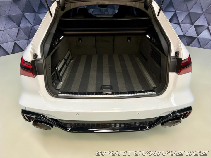 Audi RS6 PERFORMANCE FULL, AKRAPOV 2025