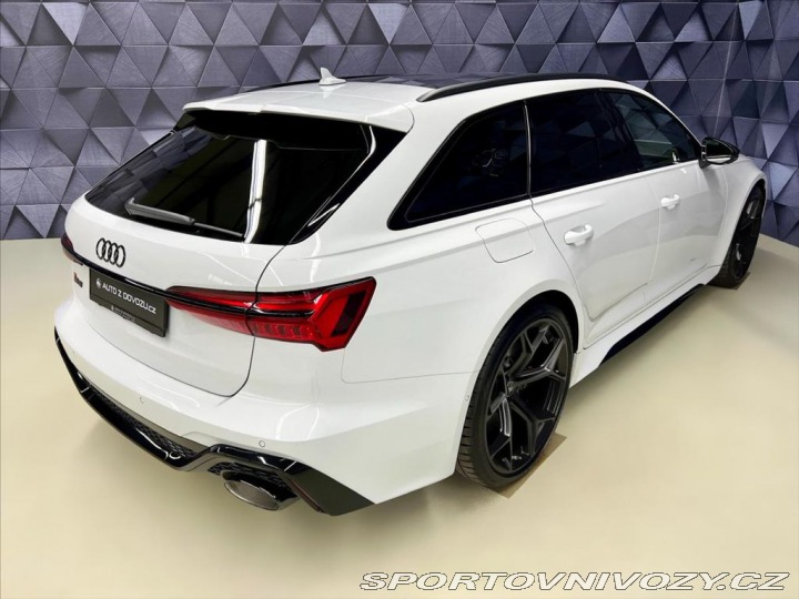 Audi RS6 PERFORMANCE FULL, AKRAPOV 2025