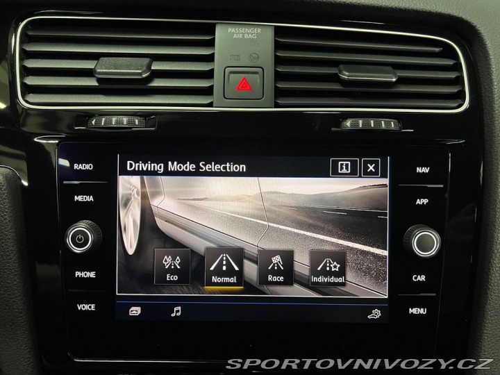 Volkswagen Golf R 221kW DSG 4M, PANORAMA 2020