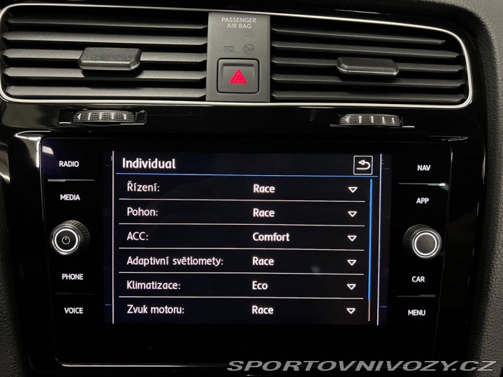 Volkswagen Golf R 221kW DSG 4M, SPORT. VÝ 2019