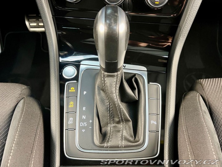 Volkswagen Golf R 221kW DSG 4M, PANORAMA 2020