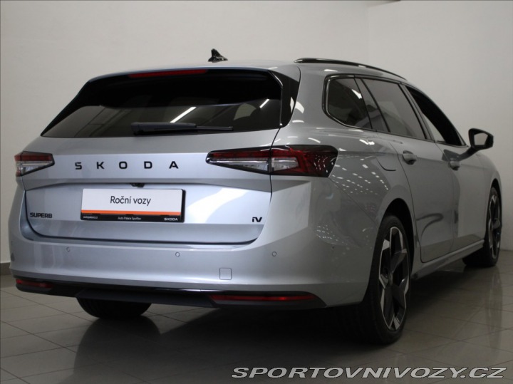 Škoda Superb 1,5 PHEV SportLine 5L ZÁR 2025