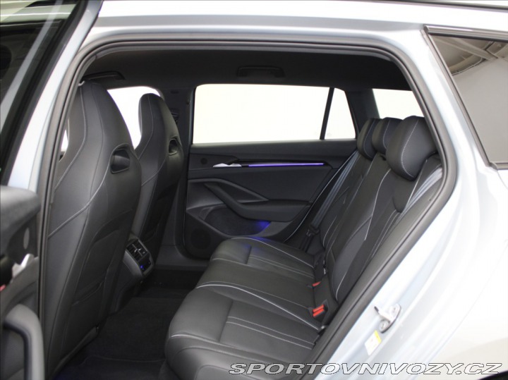 Škoda Superb 1,5 PHEV SportLine 5L ZÁR 2025