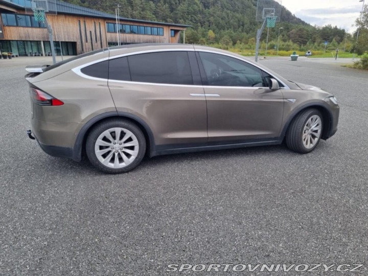 Tesla Model X 90D- Zdarma nabíjení 2016