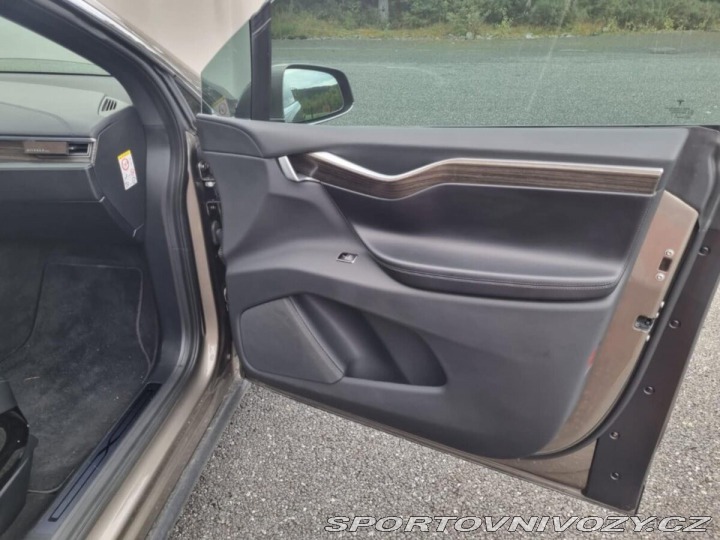 Tesla Model X 90D- Zdarma nabíjení 2016