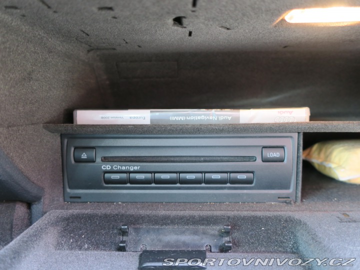 Audi A6 2.0 TDi 103 kW nové pneum 2007