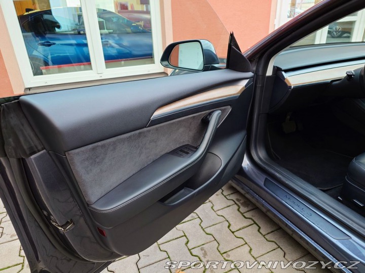 Tesla Model 3 D.M Long Range 366 kW REZ 2021