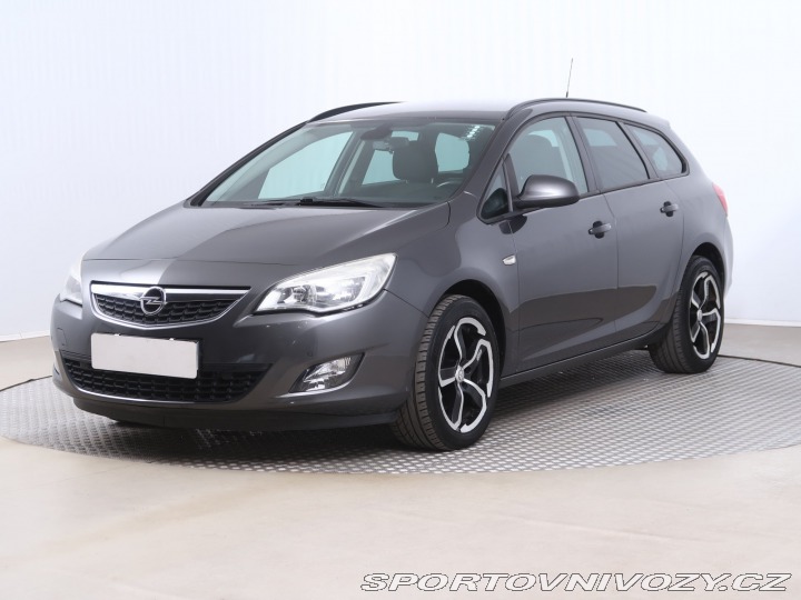 Opel Astra 1.6 T 2011
