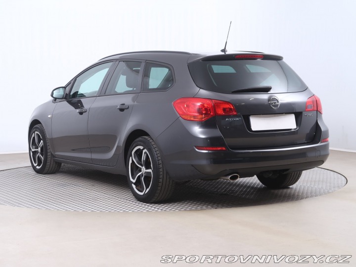 Opel Astra 1.6 T 2011