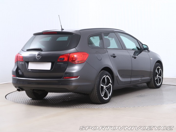 Opel Astra 1.6 T 2011