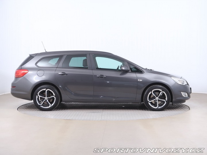 Opel Astra 1.6 T 2011