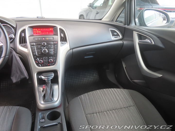 Opel Astra 1.6 T 2011