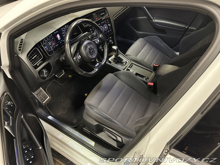 Volkswagen Golf R variant 2020