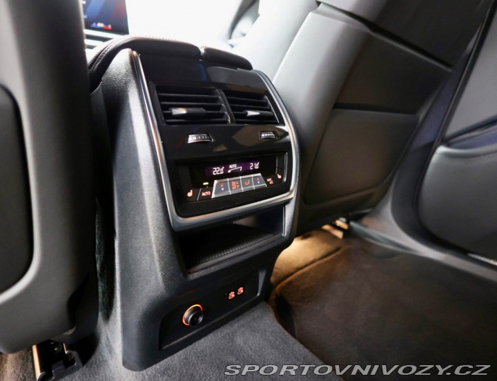 BMW XM 30 kWh | Ťažné - HUD - 2 2023