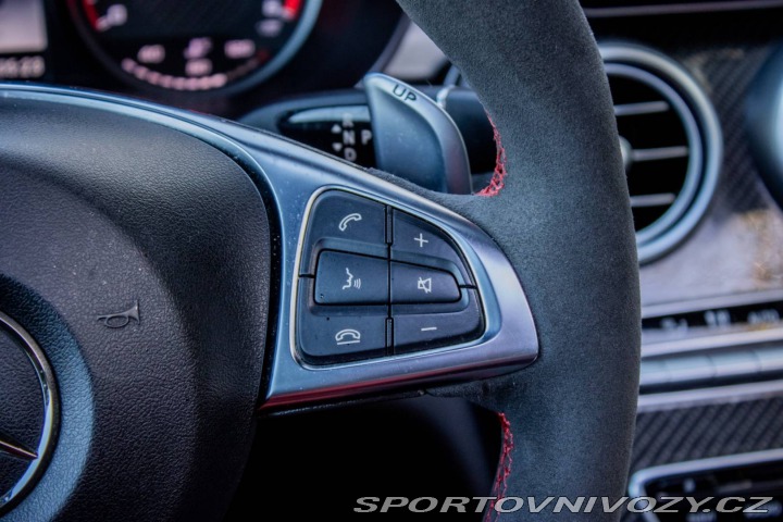 Mercedes-Benz C 63 S 4.0 V8-Biturbo / AJ 2015