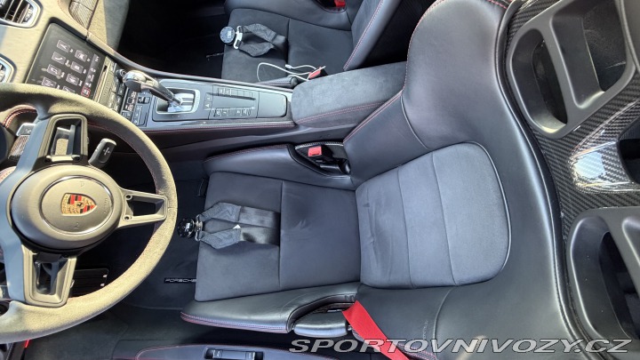 Porsche Cayman GT4 2023