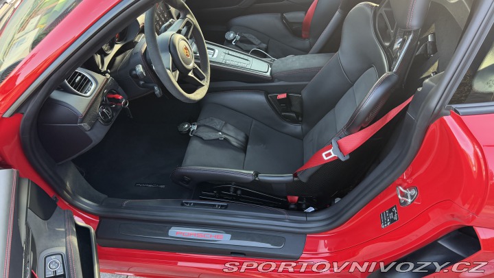 Porsche Cayman GT4 2023