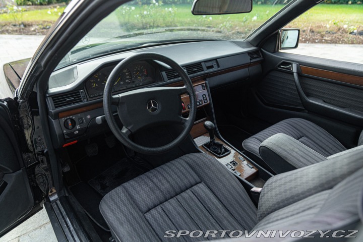 Mercedes-Benz C CE 200 Coupé 1990