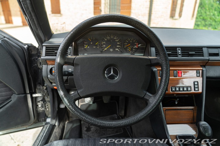 Mercedes-Benz C CE 200 Coupé 1990