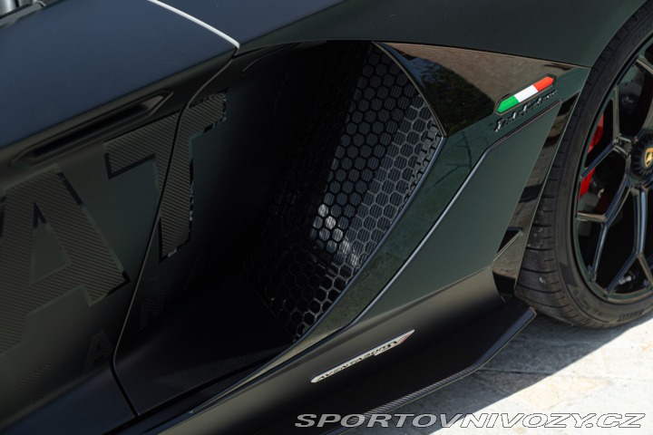 Lamborghini Aventador SVJ ROADSTER 2021