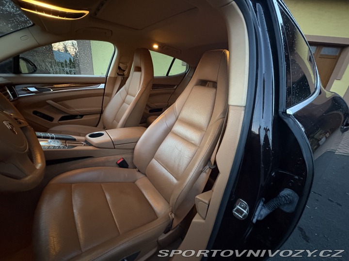 Porsche Panamera 4S 2011
