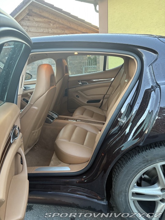 Porsche Panamera 4S 2011