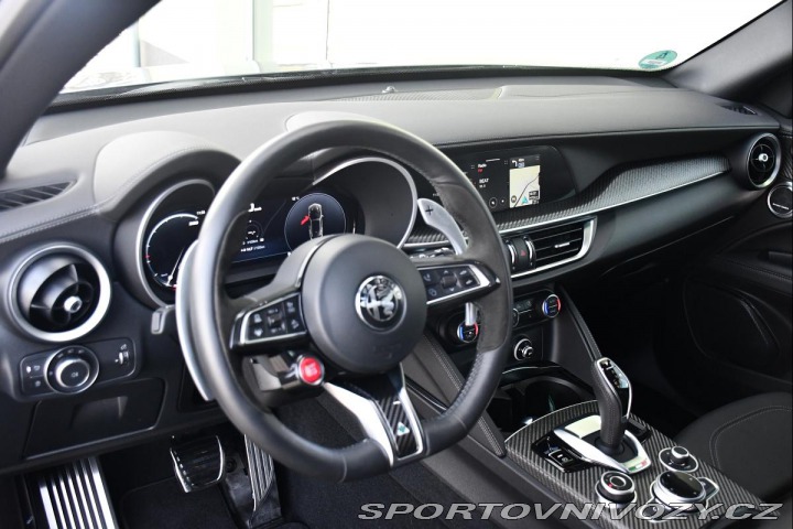 Alfa Romeo Stelvio 2.9 V6 QUADRIFOGLIO REZER 2024