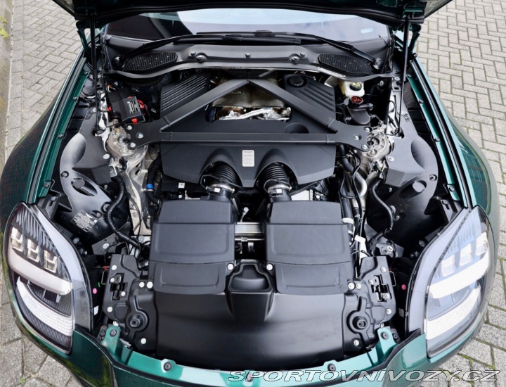 Aston Martin V8 Vantage | NaSklade - Mal 2024