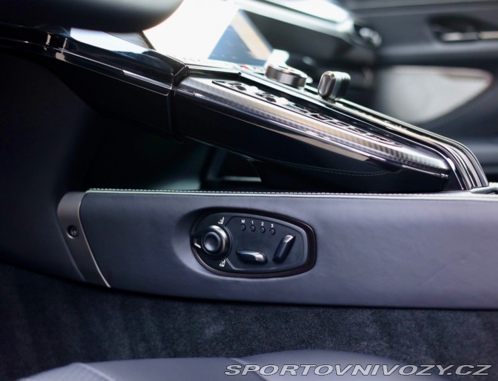 Aston Martin V8 Vantage | NaSklade - Mal 2024