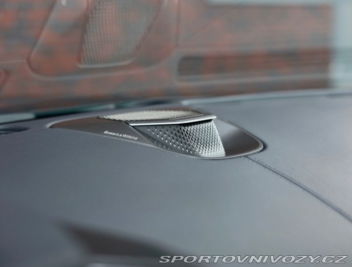 Aston Martin V8 Vantage | NaSklade - Mal 2024