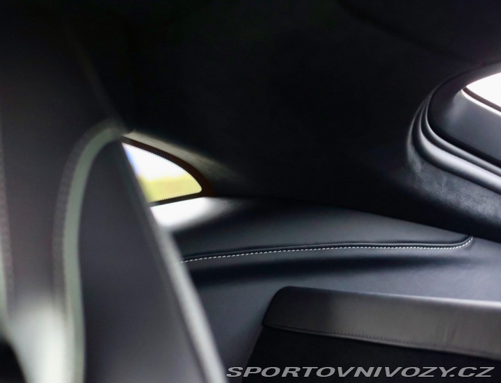 Aston Martin V8 Vantage | NaSklade - Mal 2024