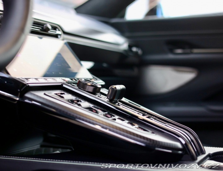 Aston Martin V8 Vantage | NaSklade - Mal 2024