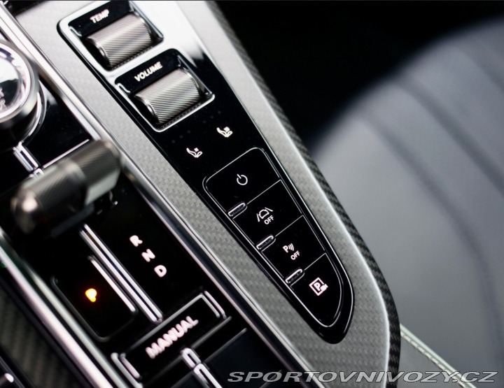 Aston Martin V8 Vantage | NaSklade - Mal 2024