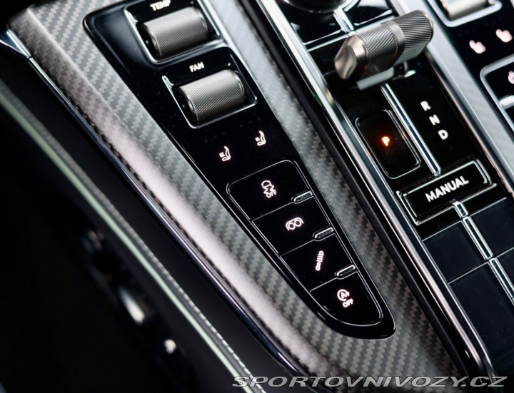 Aston Martin V8 Vantage | NaSklade - Mal 2024