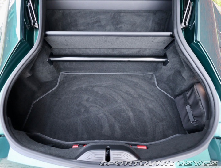 Aston Martin V8 Vantage | NaSklade - Mal 2024