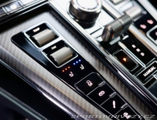 Aston Martin V8 Vantage  | NaSklade - Mal 2024