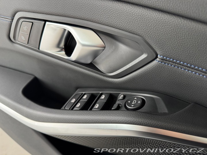 BMW 3 330i xDrive*M-SPORT*Kamer 2025